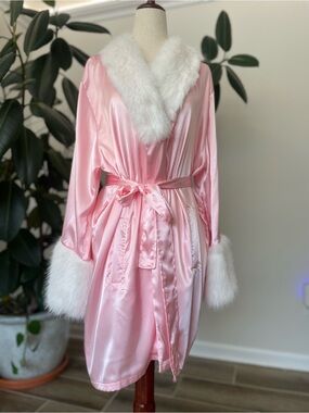 "Khepris Pink Satin The Bicolor Robe with Faux Fur Trim - Size M."